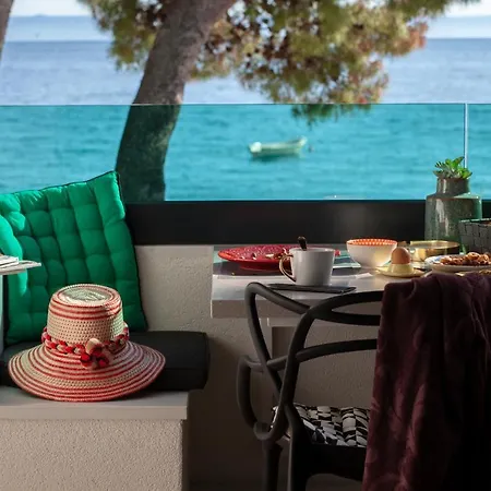 'hedonist' Daire Makarska