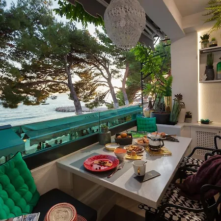 'hedonist' Daire Makarska