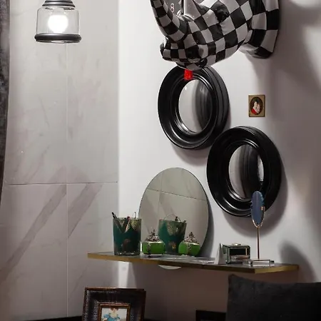 'hedonist' Daire Makarska